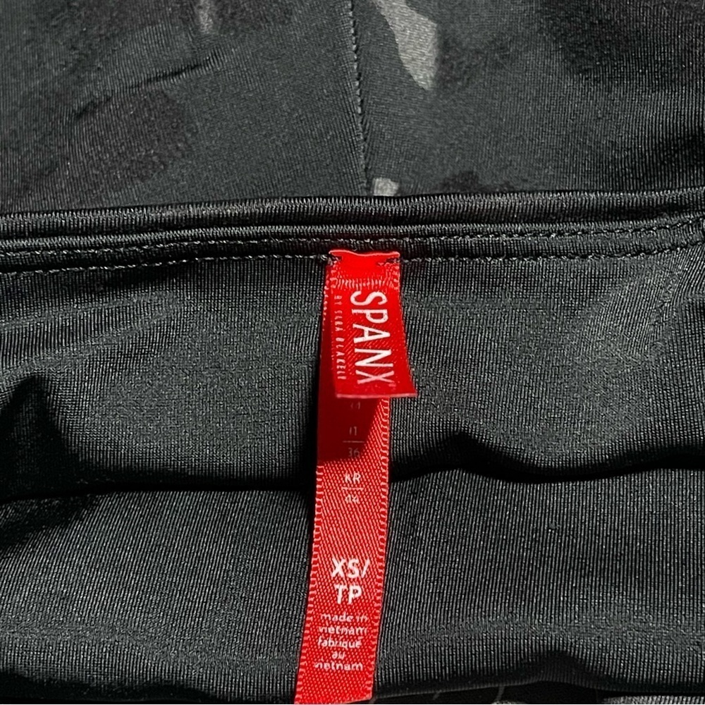 SPANX Faux Leather Camo Leggings size XS Camouflage Print - Picture 6 of 6
